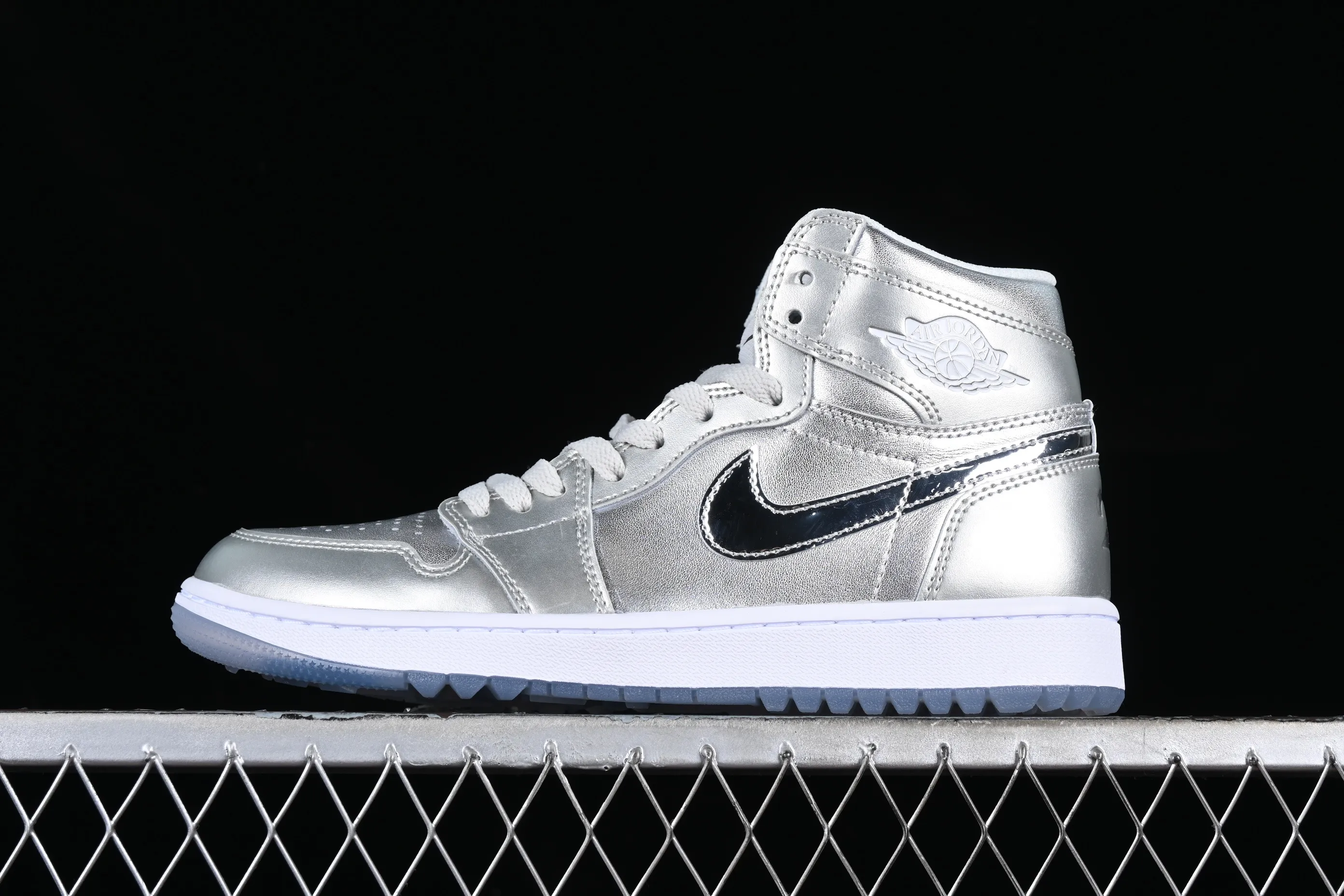 All categories Air Jordan Jordan series basketball shoes Air Jordan 1 High L version Air Jordan 1 High Golf AJ1 Joe 1 golf joint silver high-top basketball shoes FD6815-001